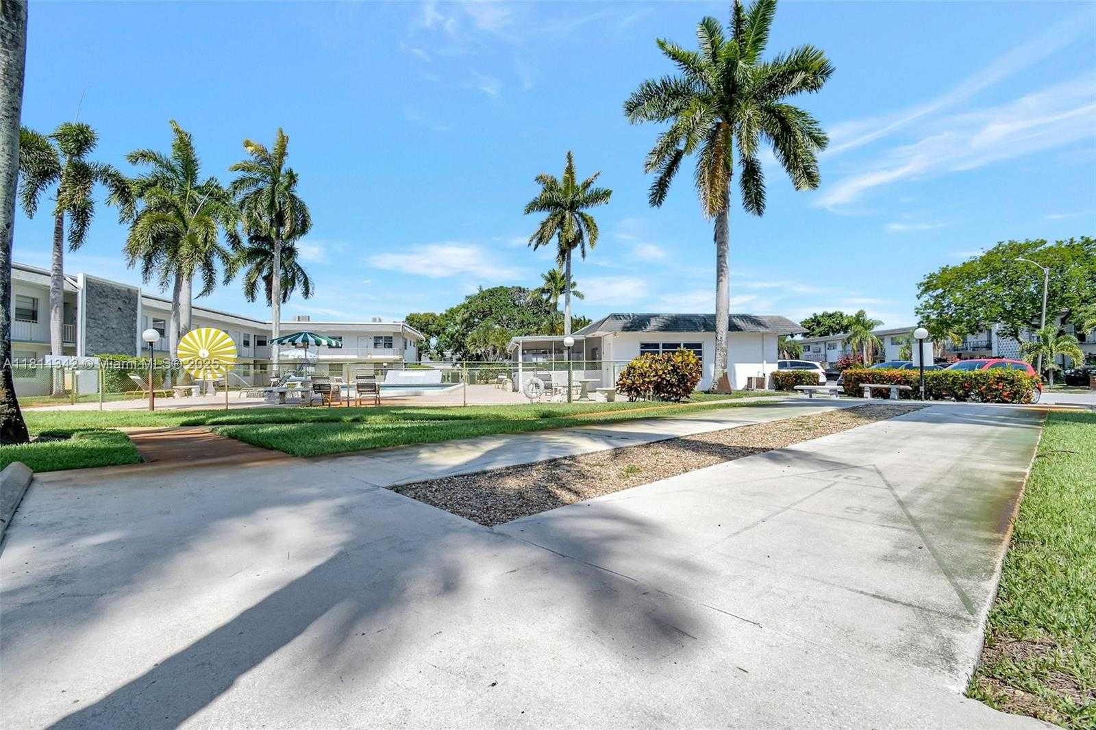 Small Image of 6211 SOUTH WEST 37TH ST #211, Davie Number 17