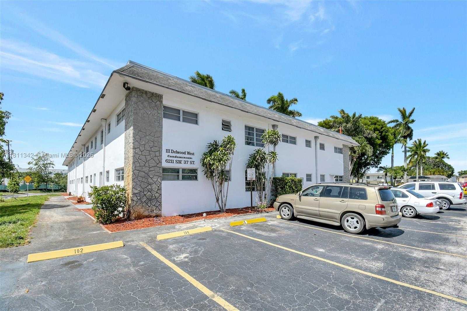 Small Image of 6211 SOUTH WEST 37TH ST #211, Davie Number 18