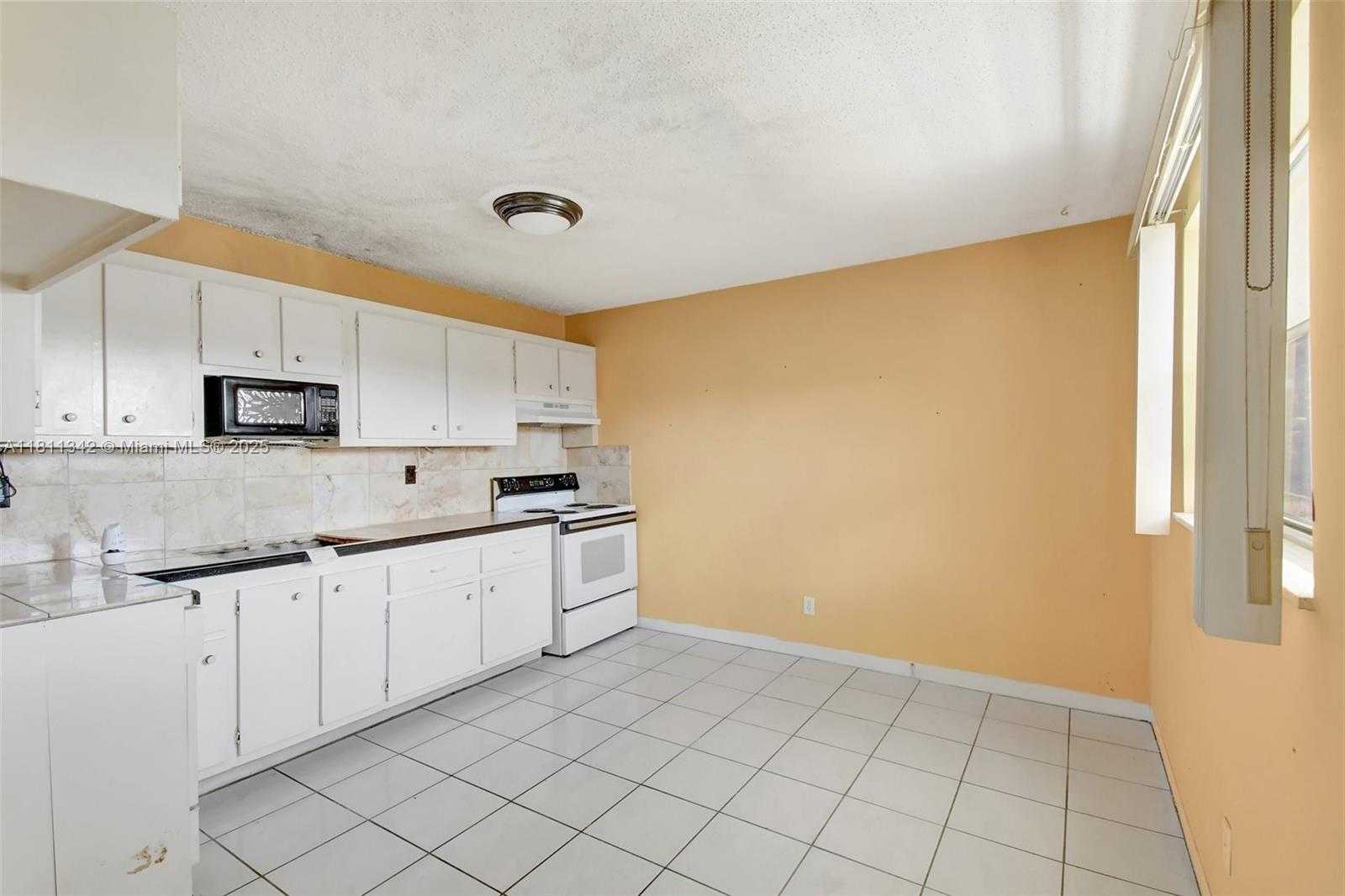 Small Image of 6211 SOUTH WEST 37TH ST #211, Davie Number 25