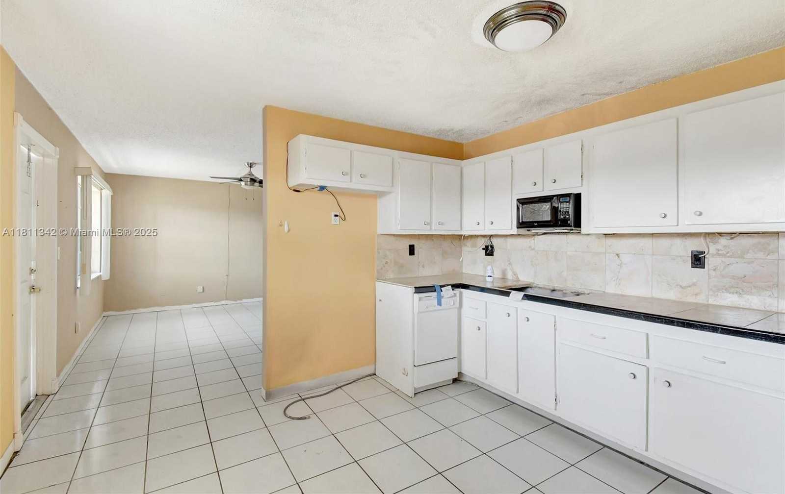 Small Image of 6211 SOUTH WEST 37TH ST #211, Davie Number 3