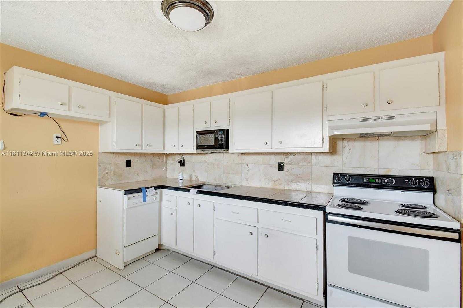 Small Image of 6211 SOUTH WEST 37TH ST #211, Davie Number 4