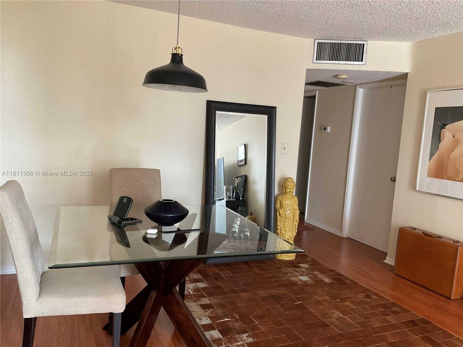 Small Image of 18151 #603, Aventura Number 10