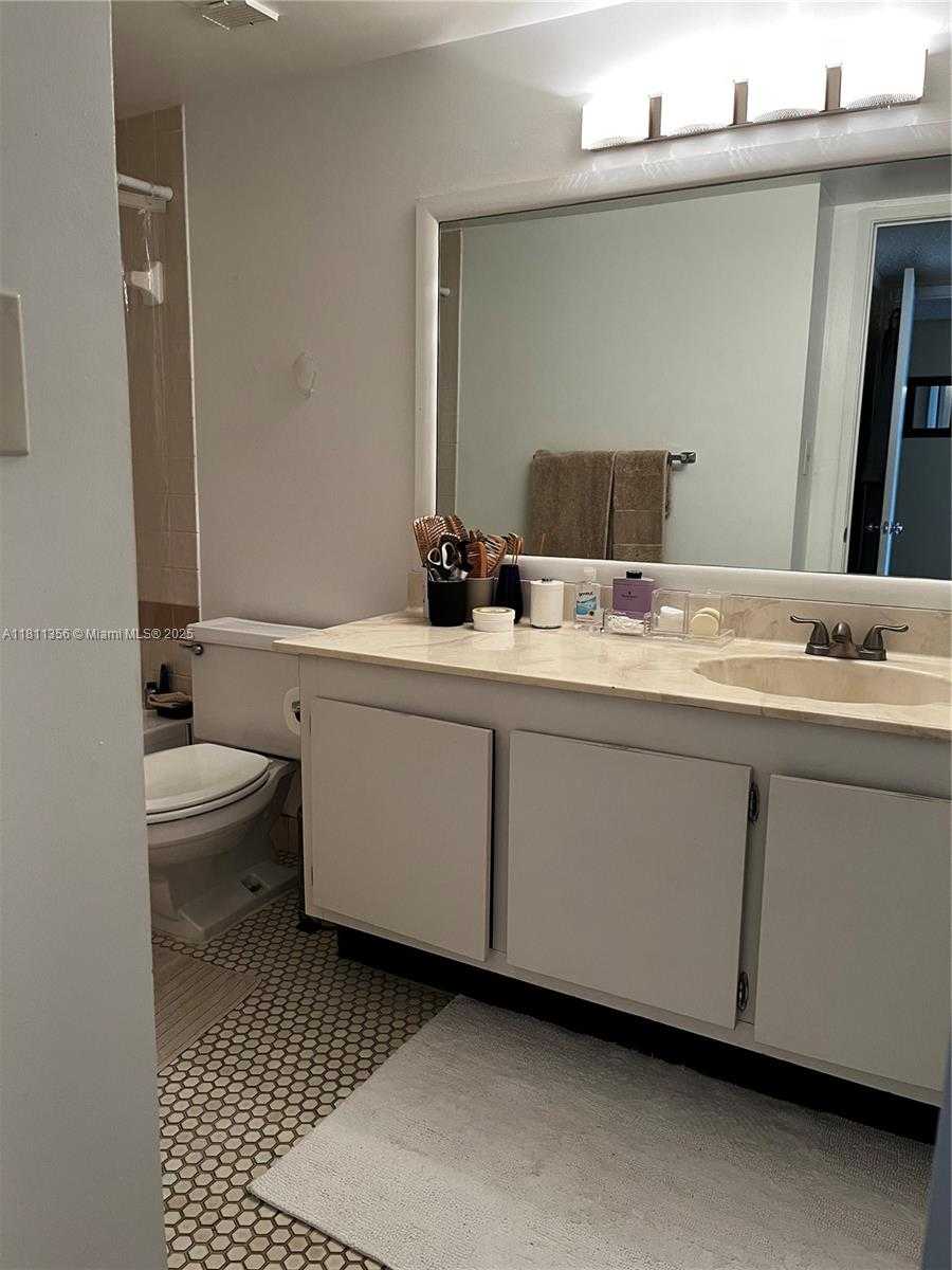 Small Image of 18151 #603, Aventura Number 17