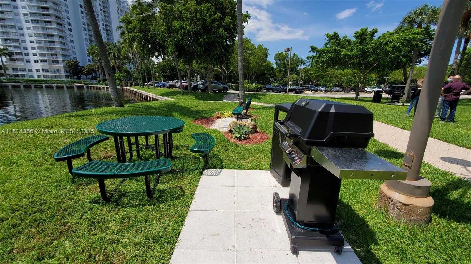 Small Image of 18151 #603, Aventura Number 4