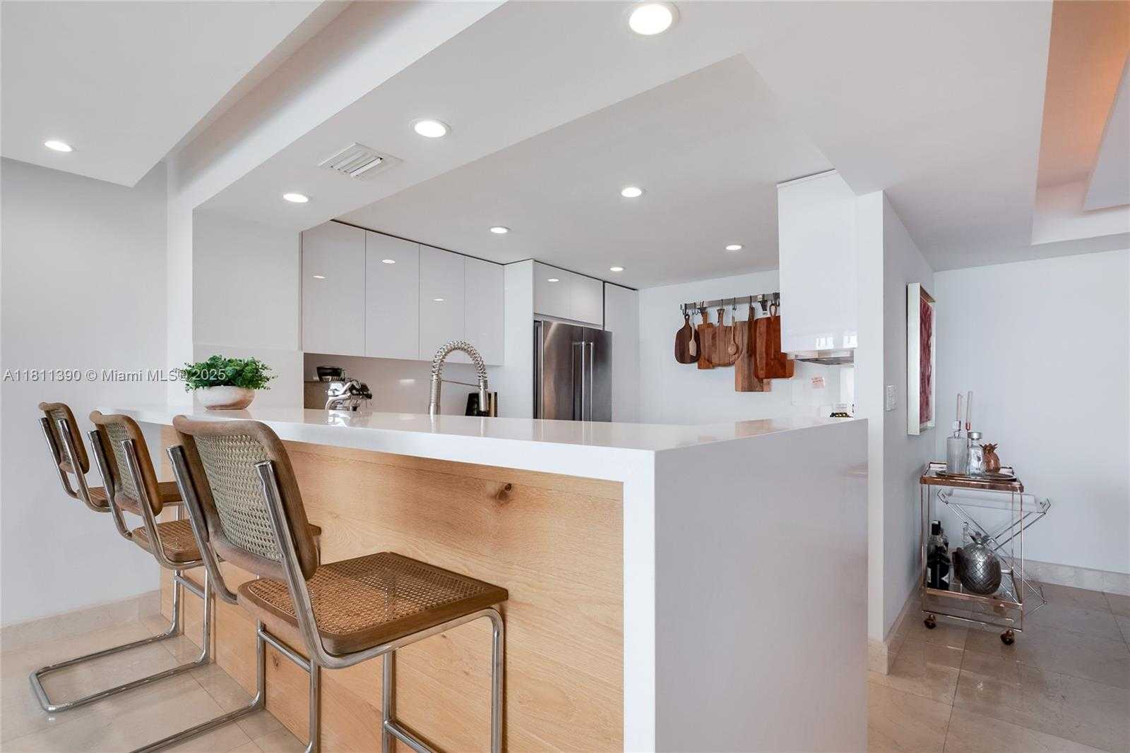 Small Image of 2 GROVE ISLE DR #B1108, Miami Number 11
