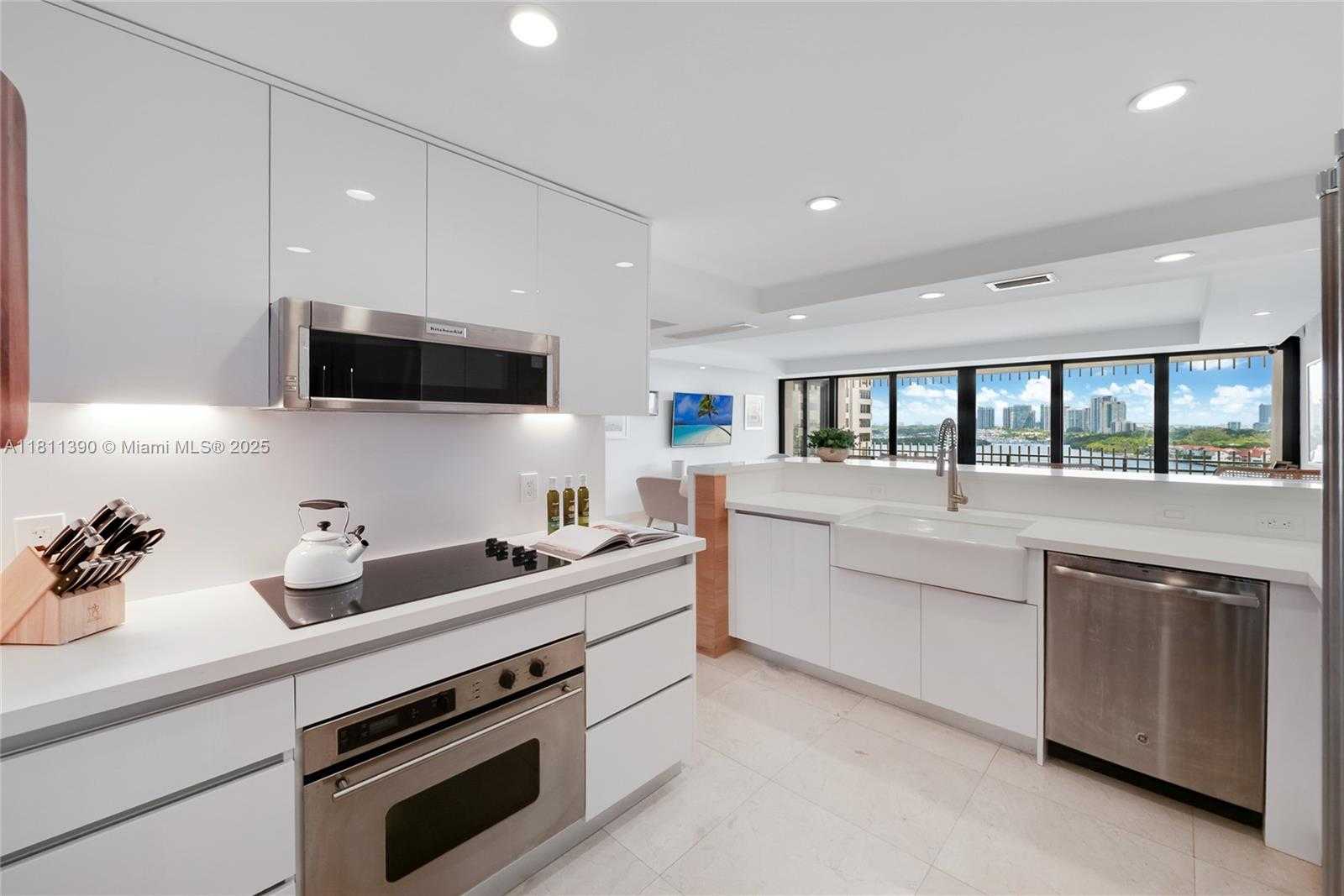 Small Image of 2 GROVE ISLE DR #B1108, Miami Number 12