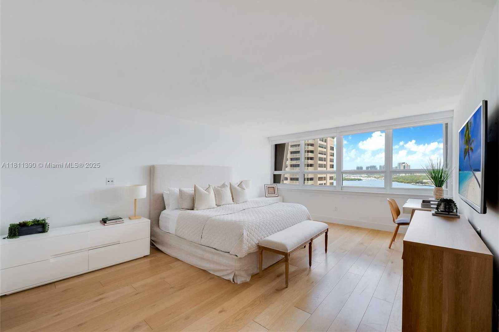 Small Image of 2 GROVE ISLE DR #B1108, Miami Number 13