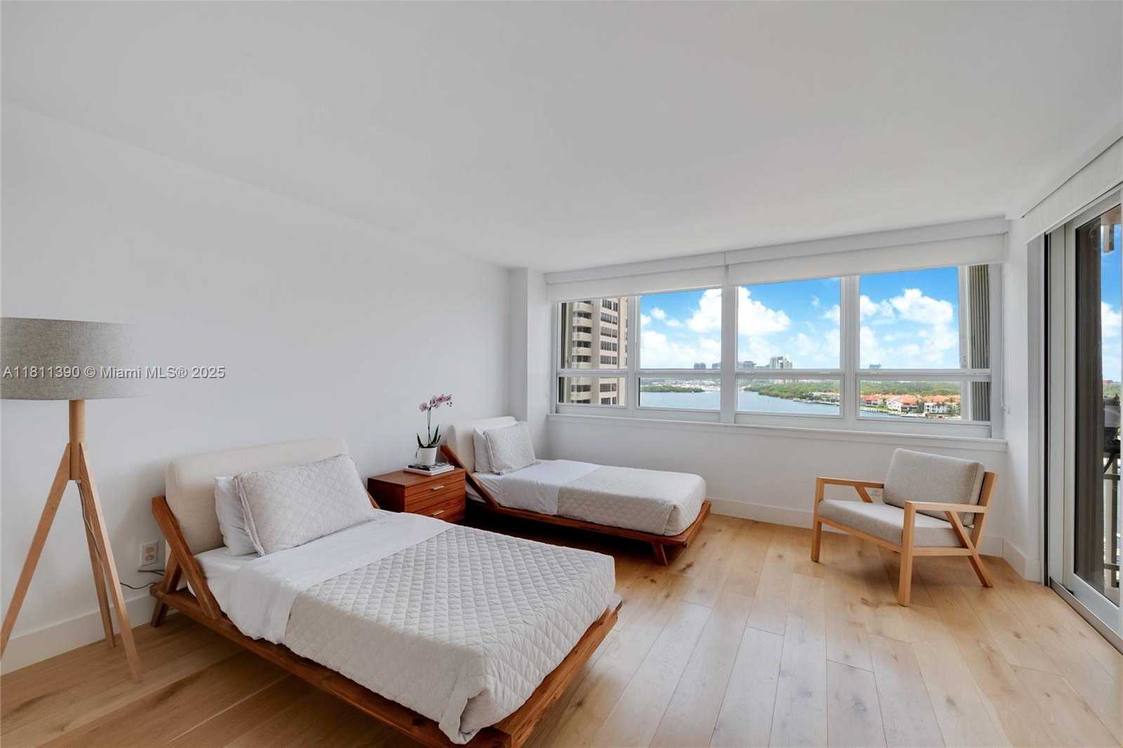 Small Image of 2 GROVE ISLE DR #B1108, Miami Number 16