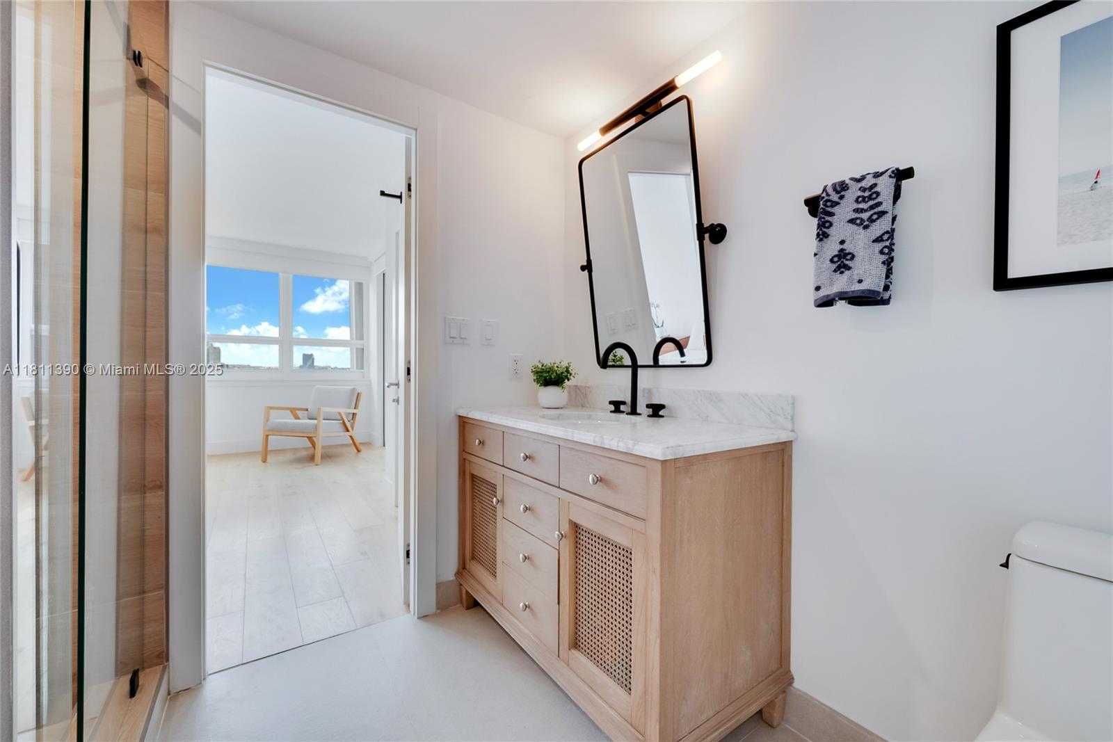Small Image of 2 GROVE ISLE DR #B1108, Miami Number 17