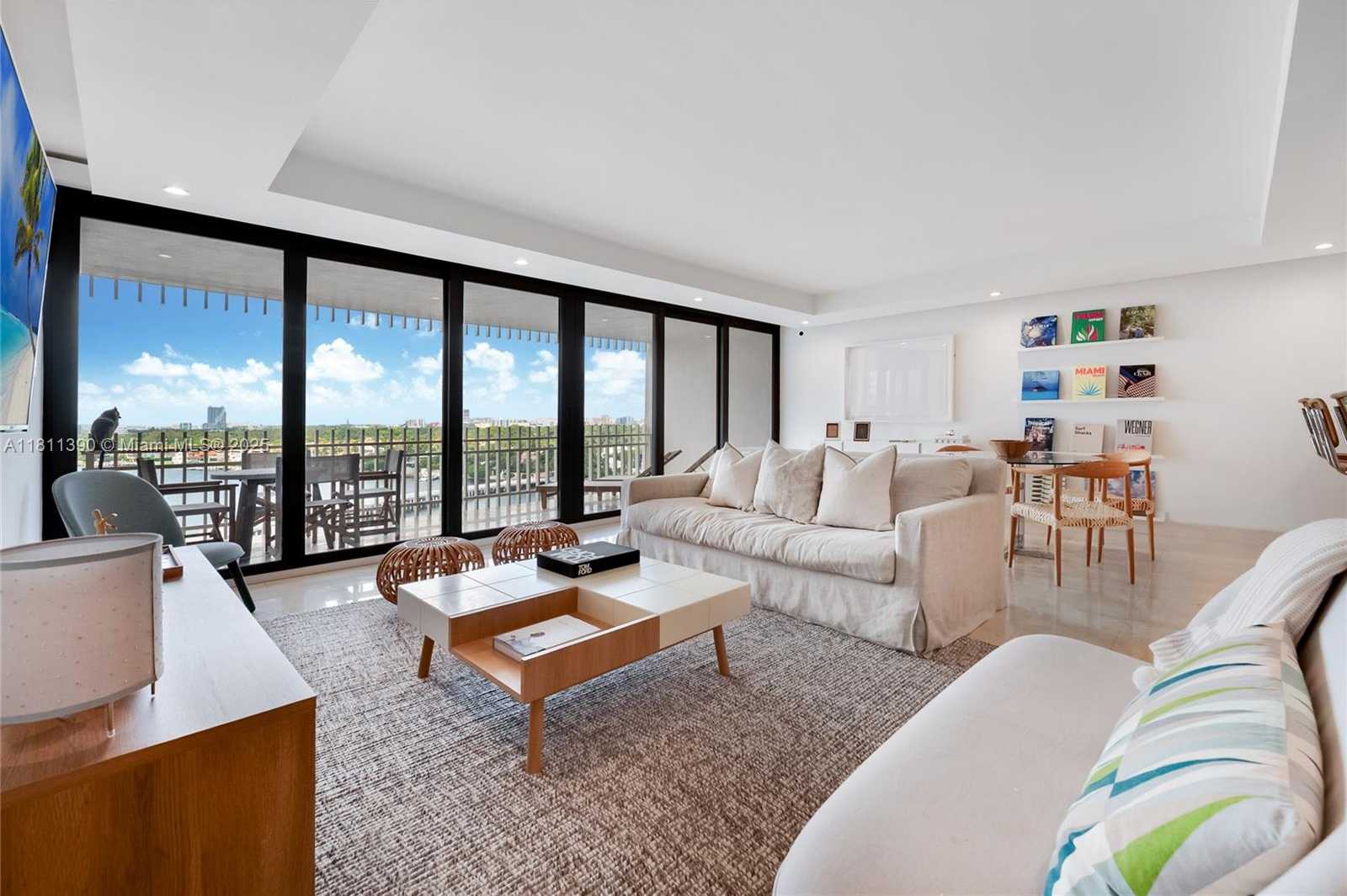 Small Image of 2 GROVE ISLE DR #B1108, Miami Number 3