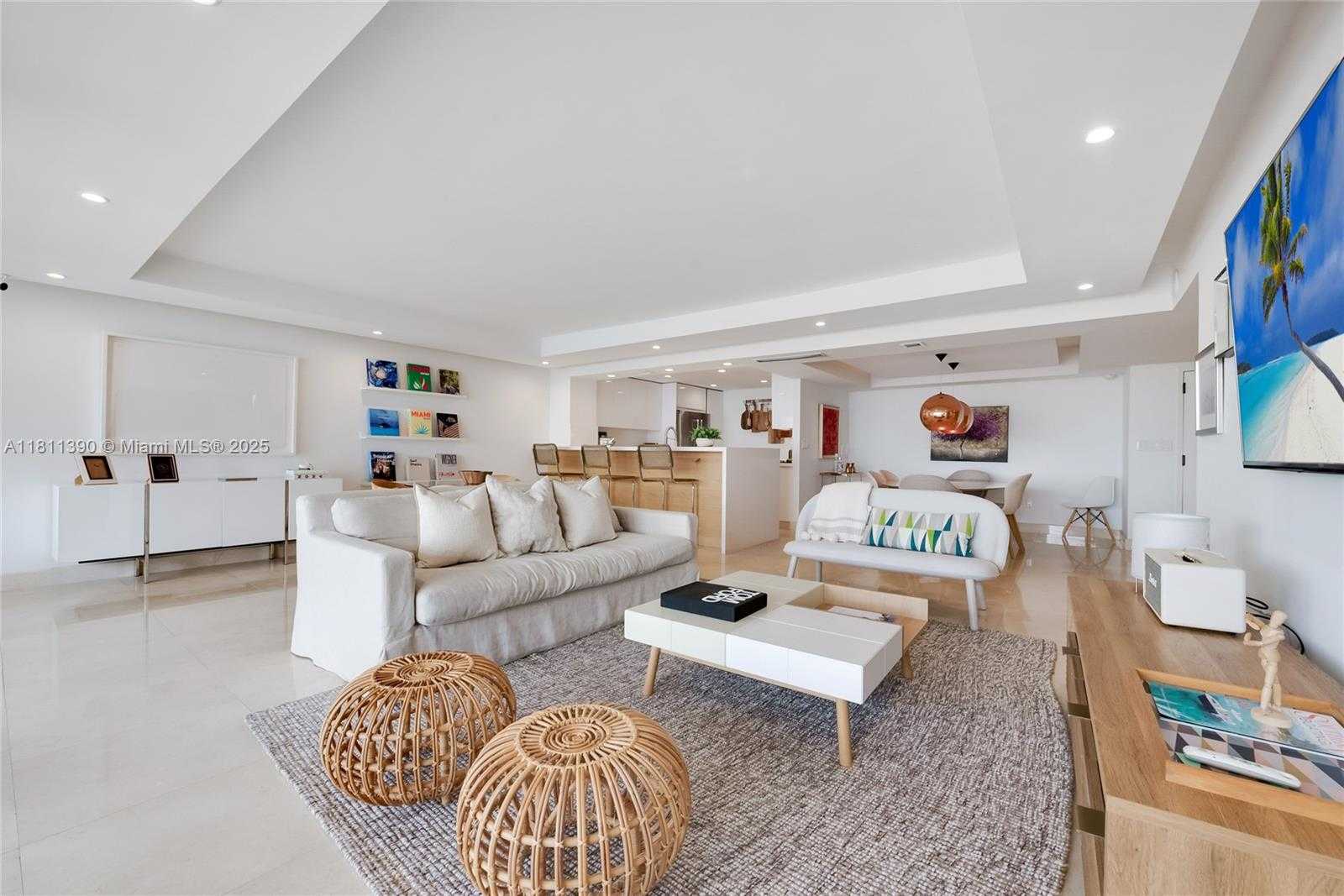 Small Image of 2 GROVE ISLE DR #B1108, Miami Number 4