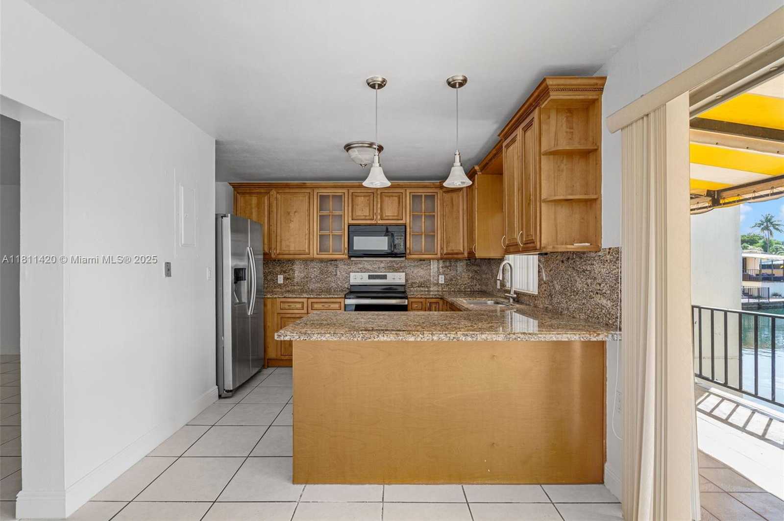 Small Image of 15504 SHARPECROFT DR, Miami Lakes Number 26