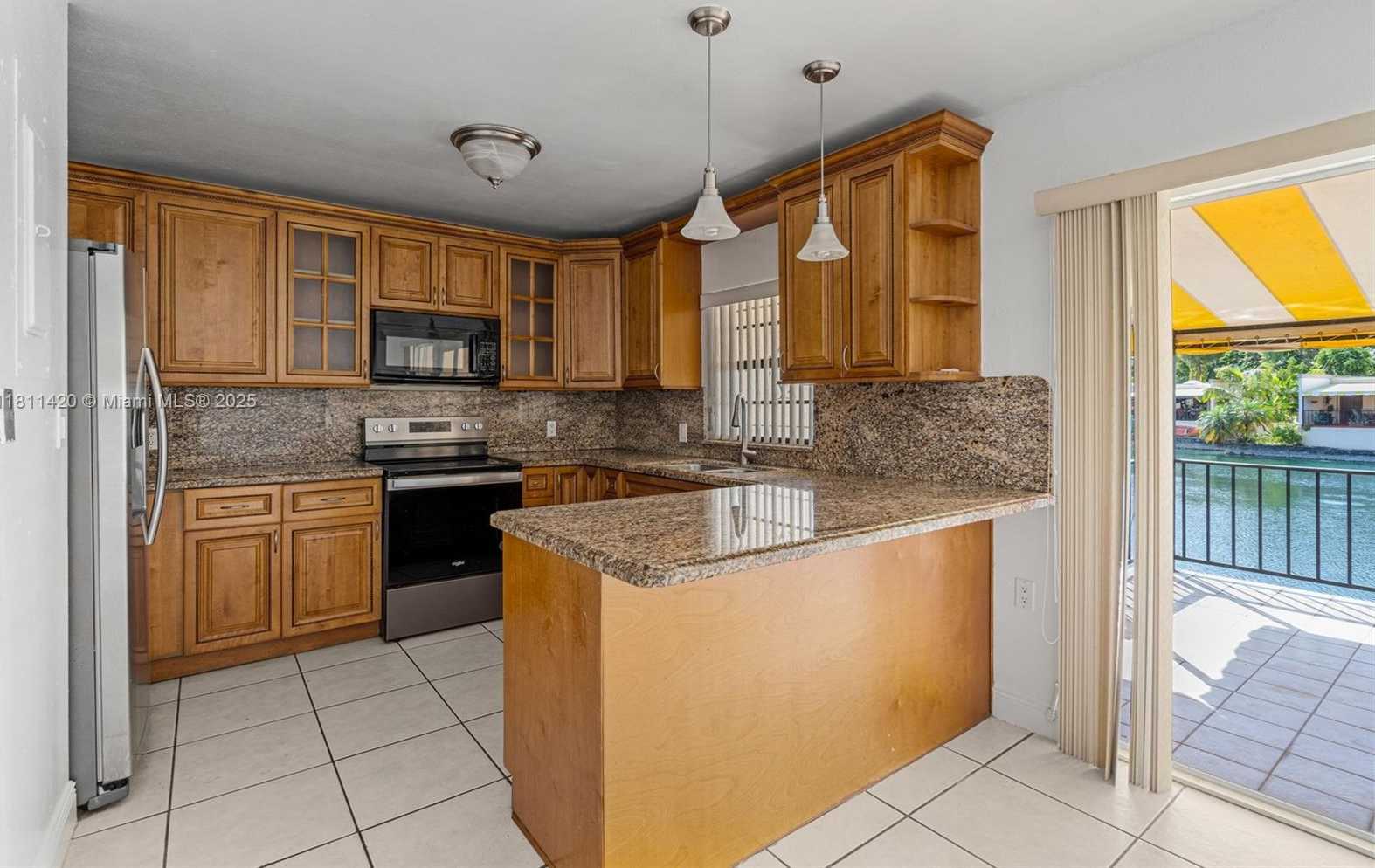 Small Image of 15504 SHARPECROFT DR, Miami Lakes Number 27