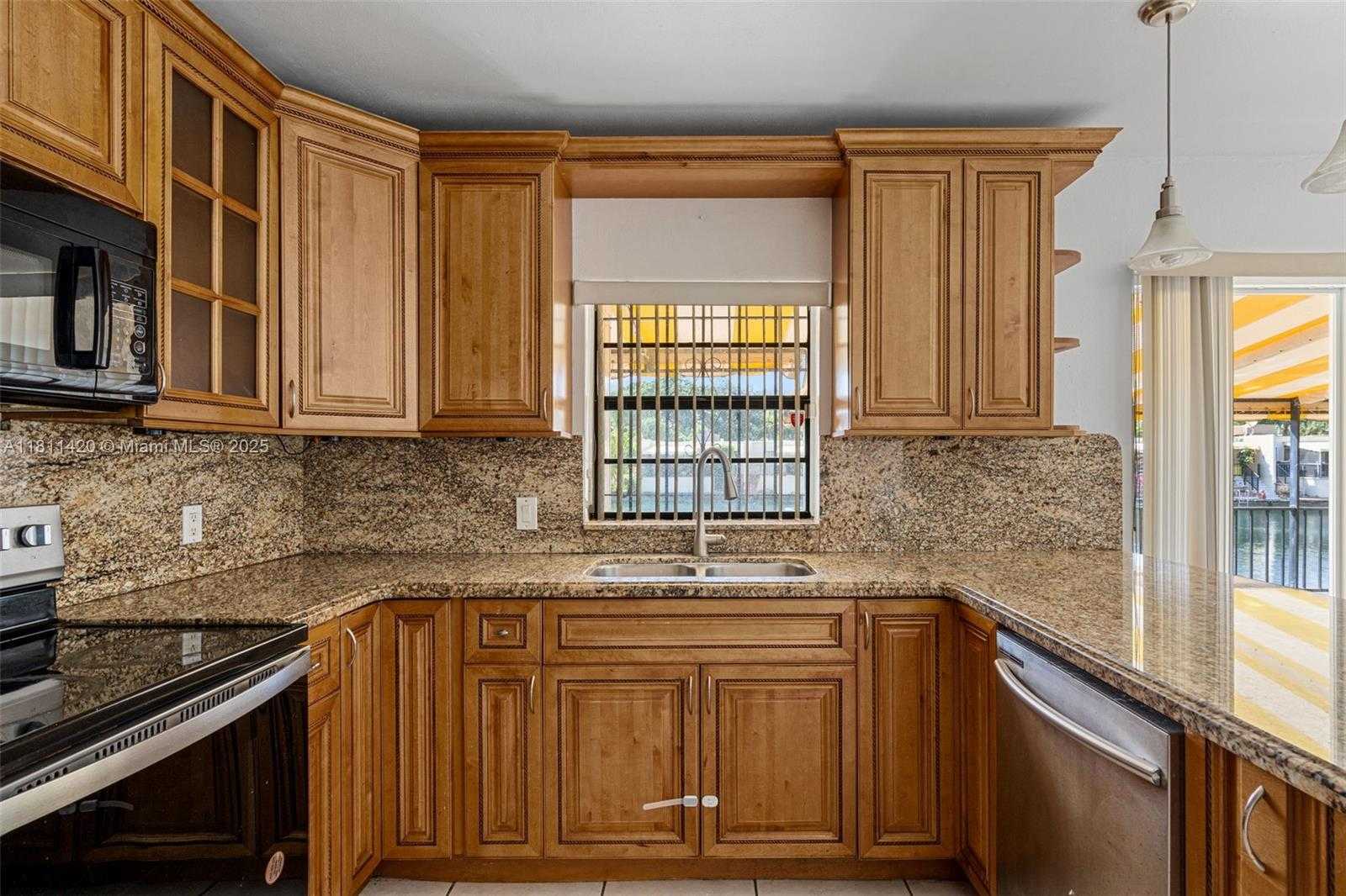 Small Image of 15504 SHARPECROFT DR, Miami Lakes Number 28