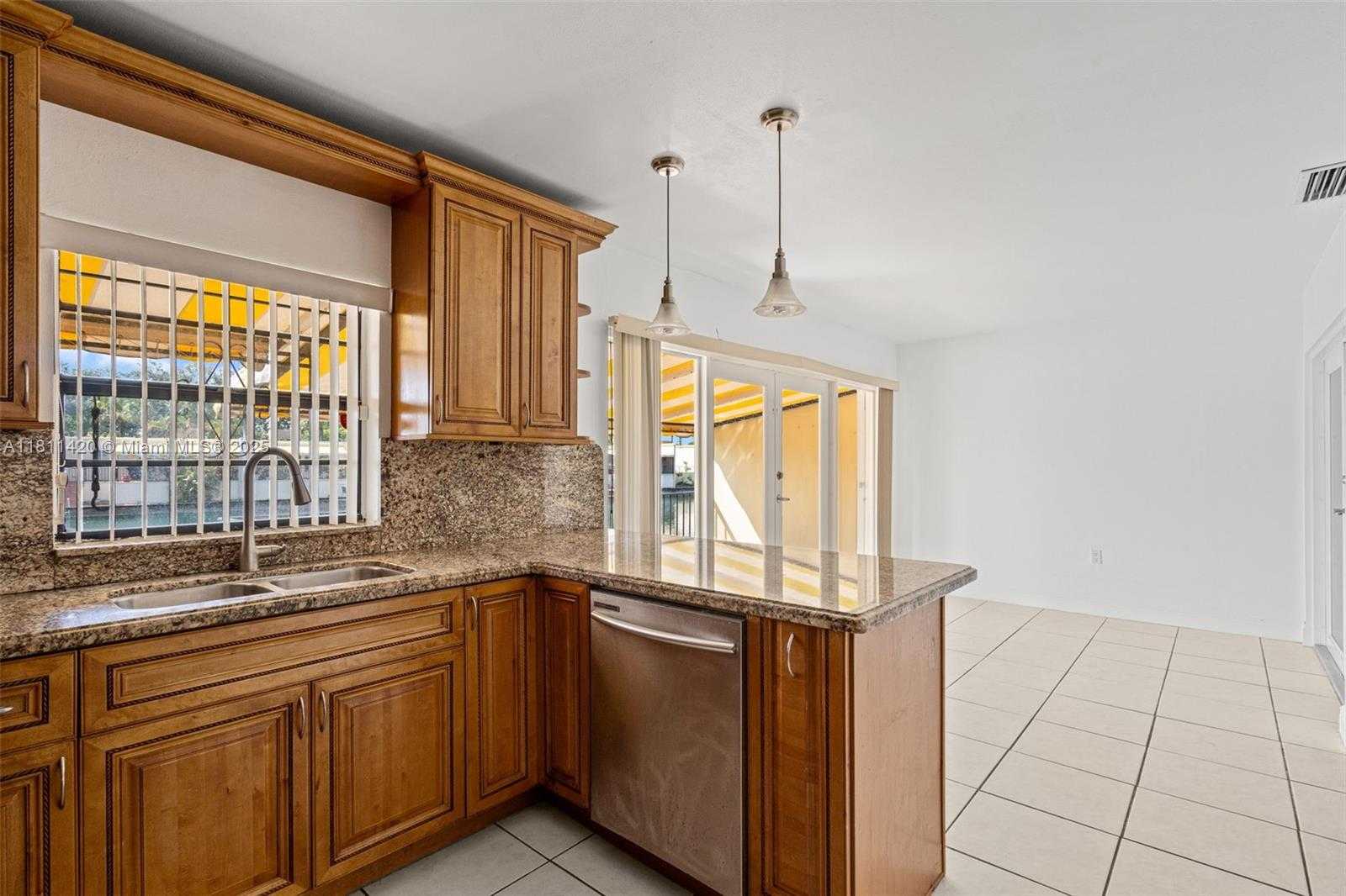 Small Image of 15504 SHARPECROFT DR, Miami Lakes Number 29