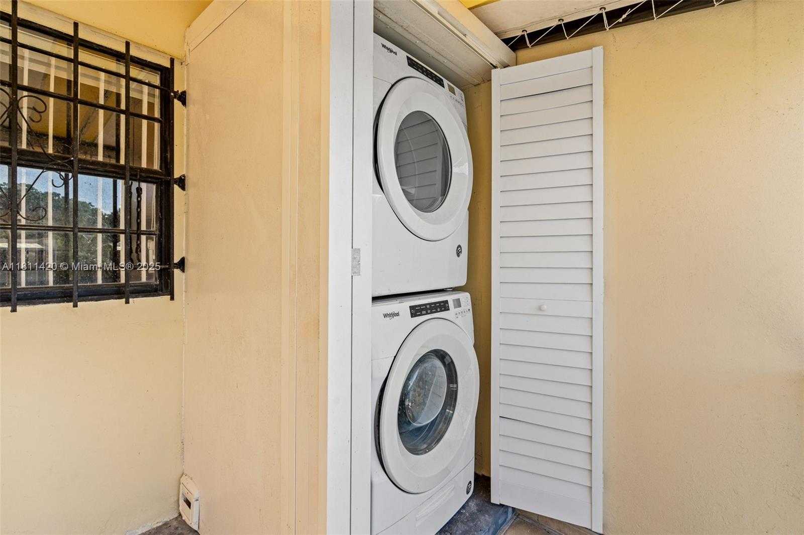 Small Image of 15504 SHARPECROFT DR, Miami Lakes Number 31