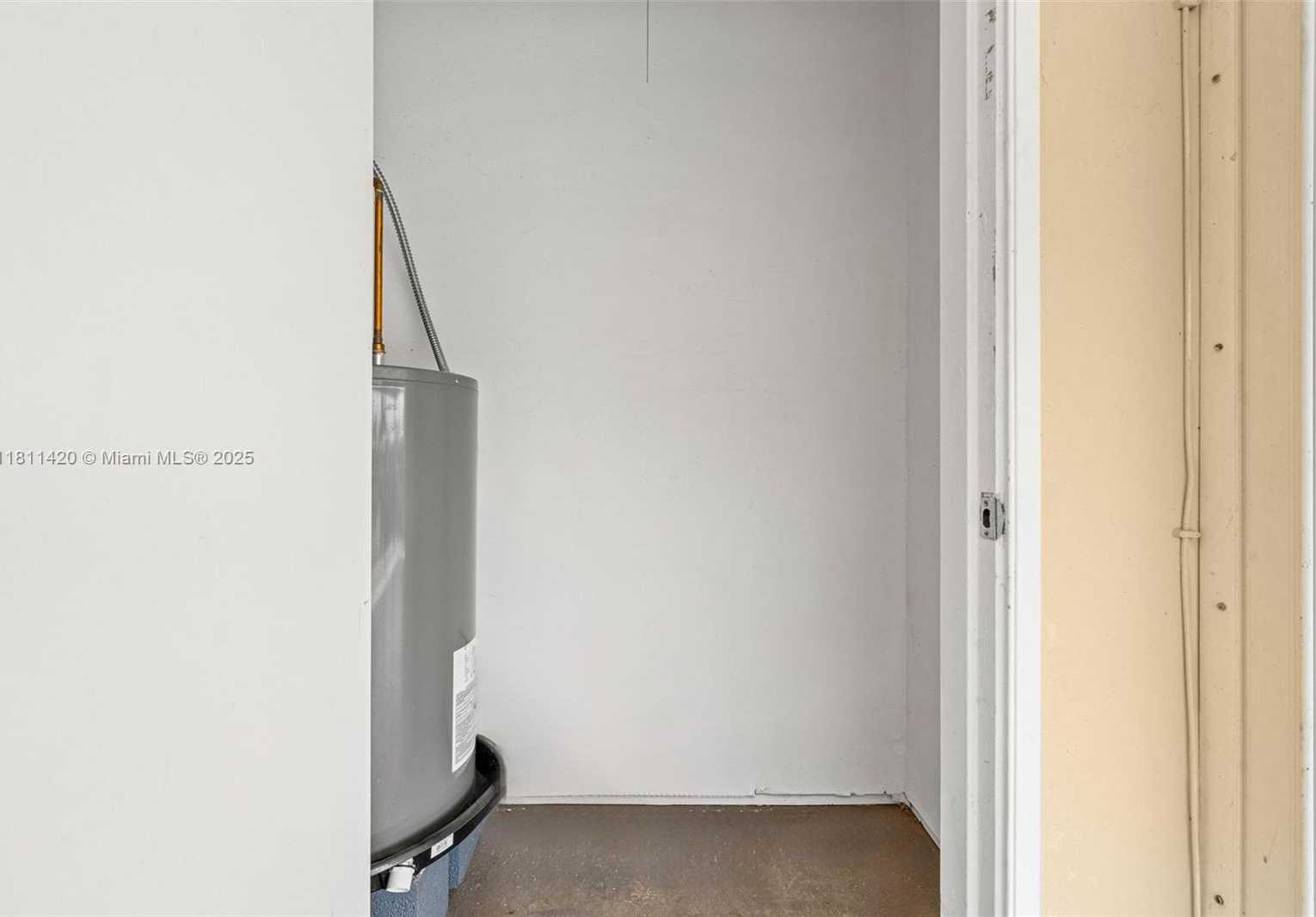 Small Image of 15504 SHARPECROFT DR, Miami Lakes Number 32