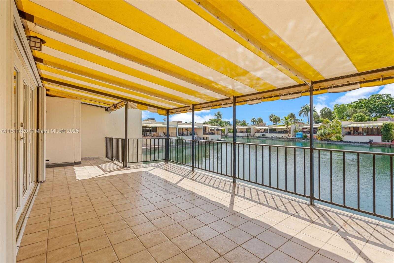 Small Image of 15504 SHARPECROFT DR, Miami Lakes Number 33