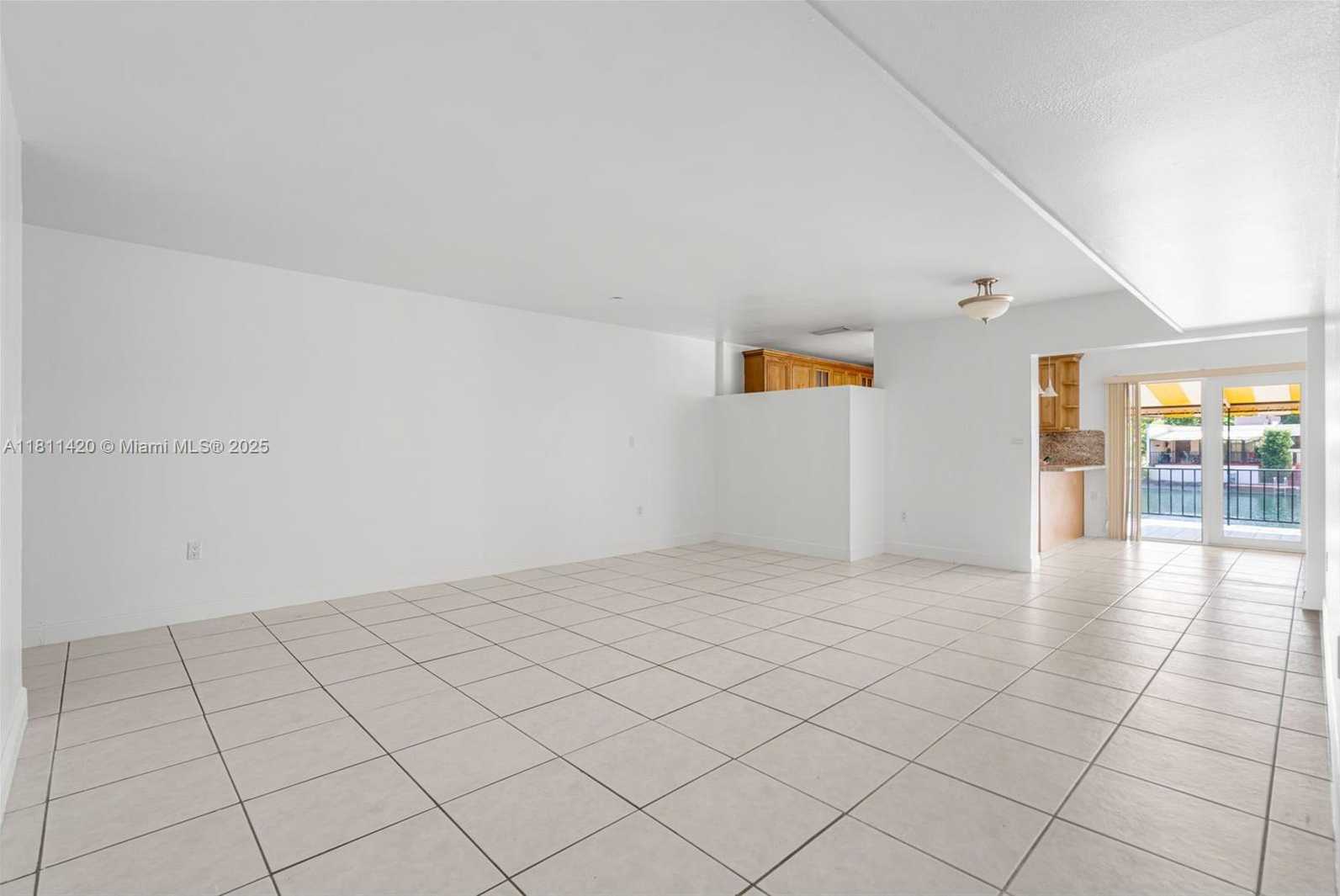 Small Image of 15504 SHARPECROFT DR, Miami Lakes Number 8