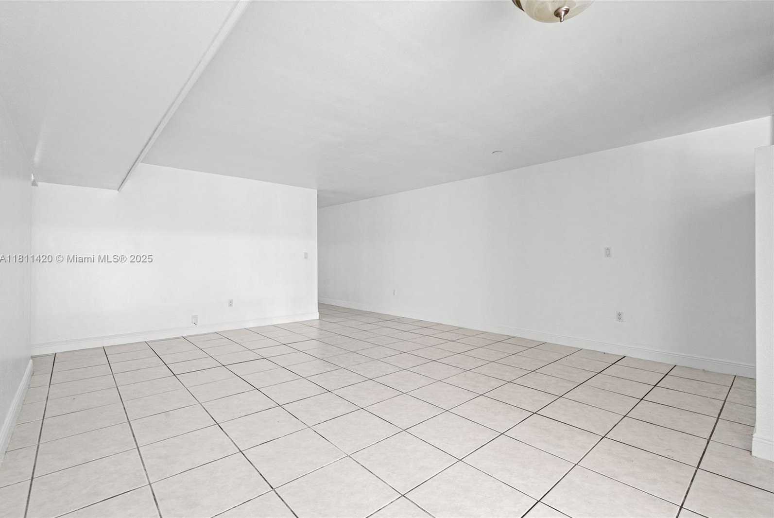 Small Image of 15504 SHARPECROFT DR, Miami Lakes Number 9