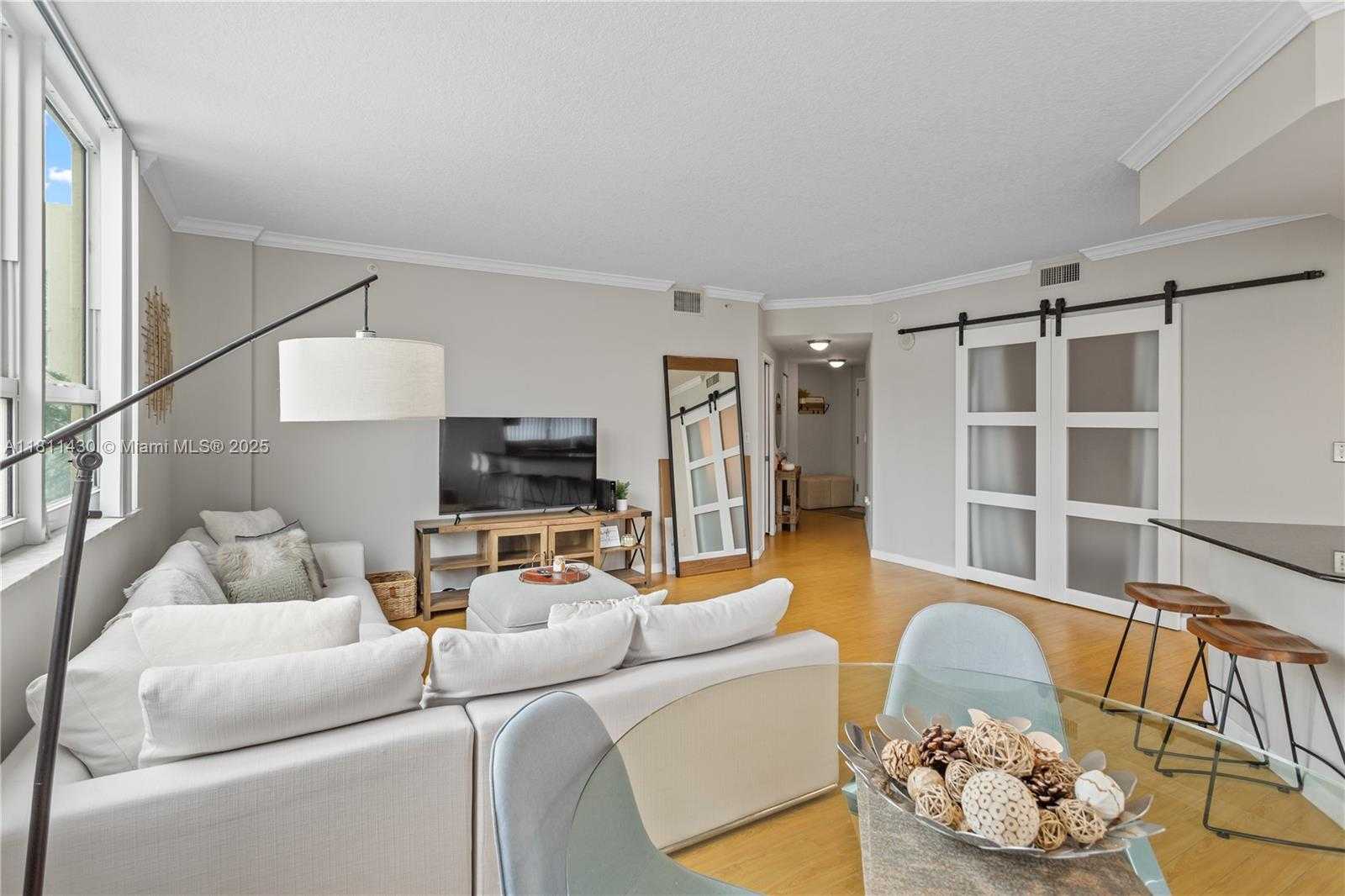 Small Image of 2000 NORTH BAYSHORE DR #401, Miami Number 10