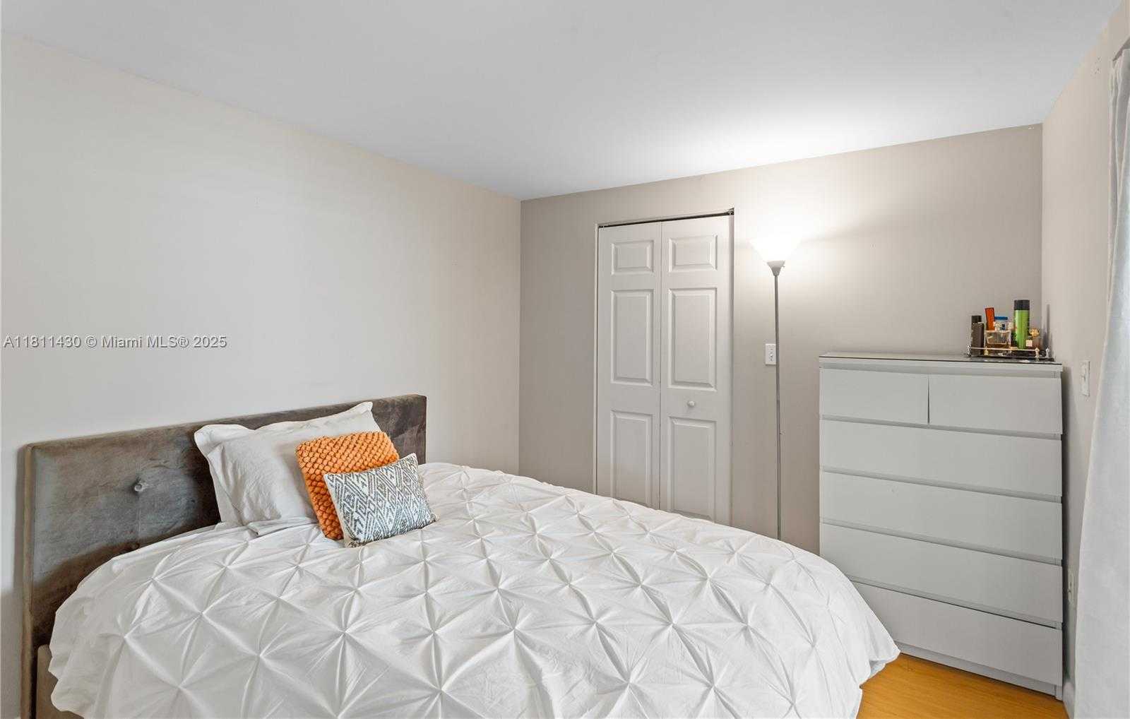 Small Image of 2000 NORTH BAYSHORE DR #401, Miami Number 13