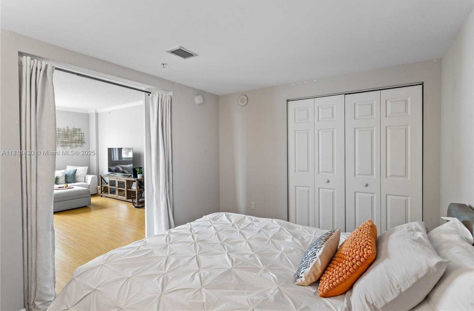 Small Image of 2000 NORTH BAYSHORE DR #401, Miami Number 14