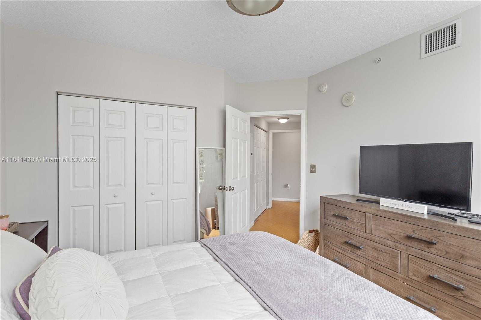Small Image of 2000 NORTH BAYSHORE DR #401, Miami Number 20