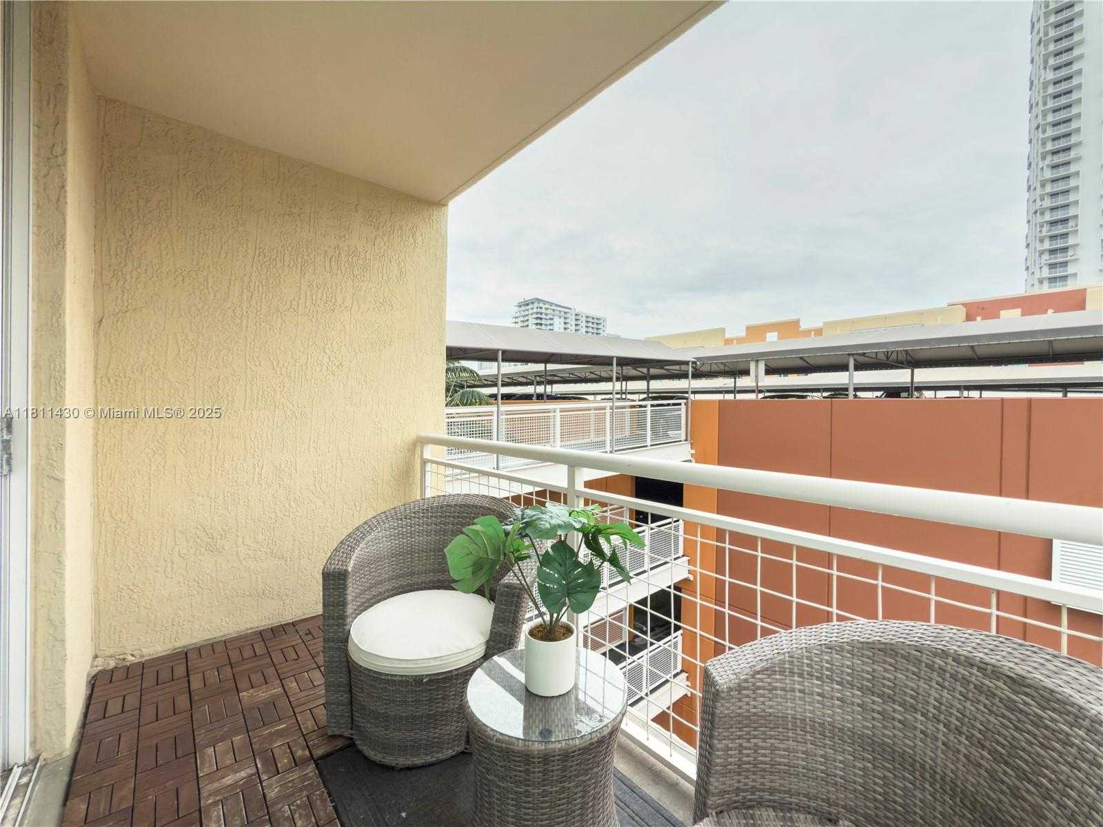 Small Image of 2000 NORTH BAYSHORE DR #401, Miami Number 21