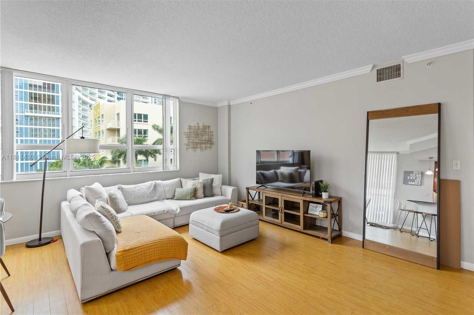 Small Image of 2000 NORTH BAYSHORE DR #401, Miami Number 3