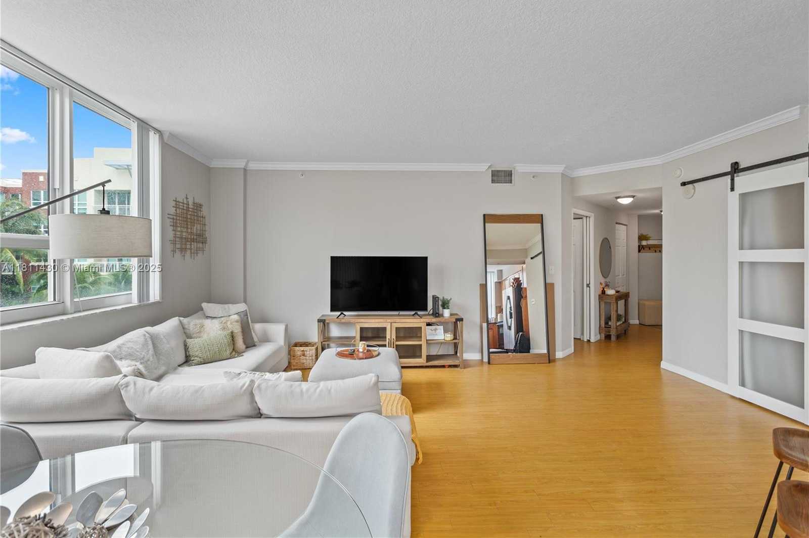 Small Image of 2000 NORTH BAYSHORE DR #401, Miami Number 4