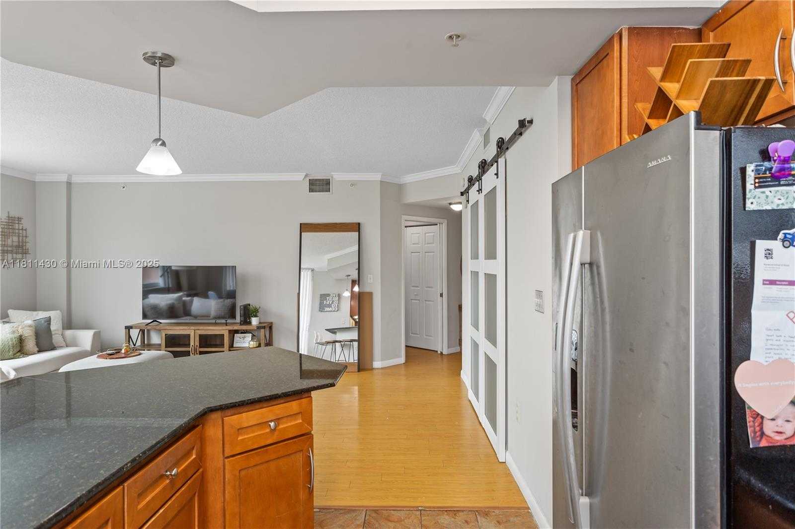 Small Image of 2000 NORTH BAYSHORE DR #401, Miami Number 8