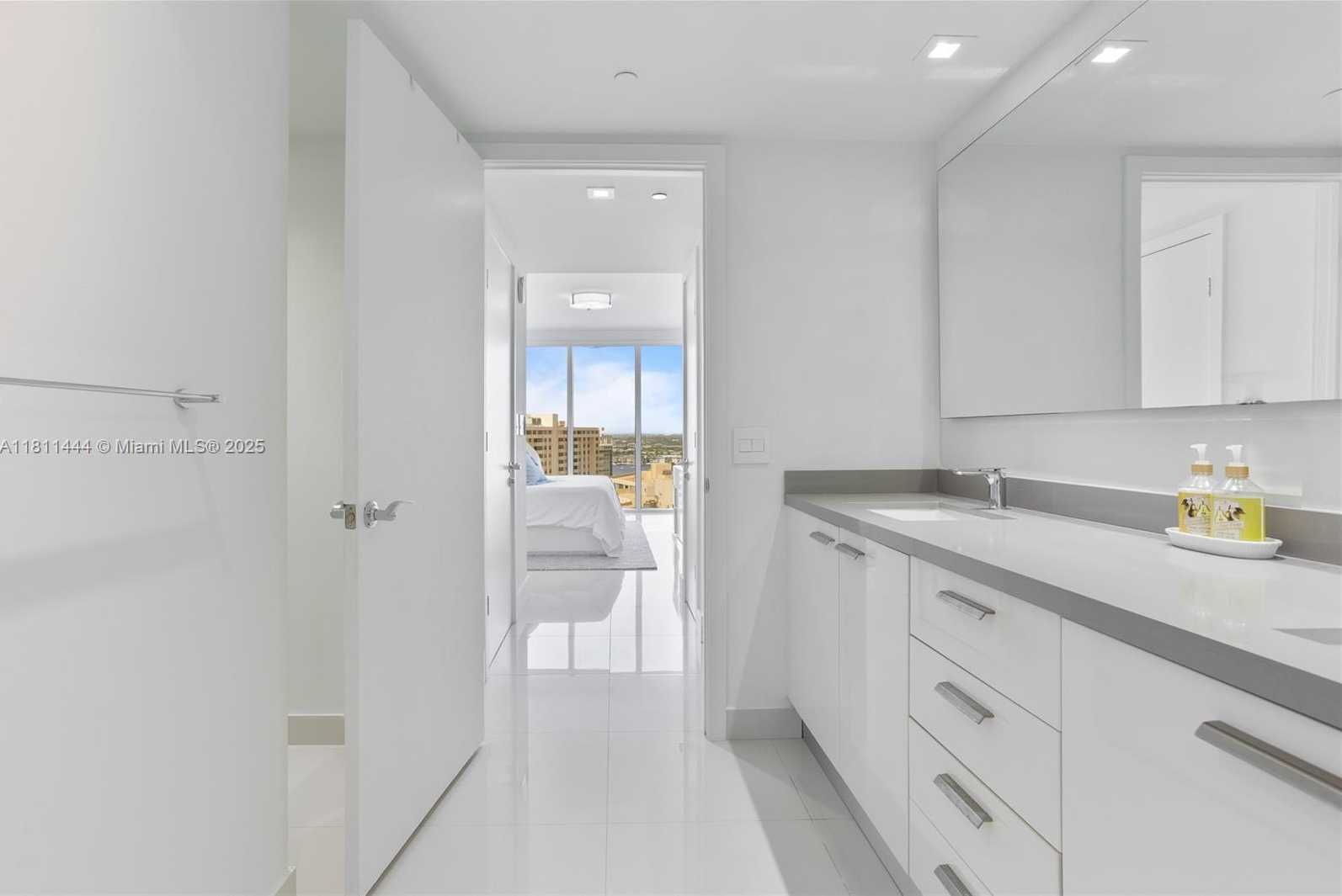 Small Image of 1800 SOUTH OCEAN DR #1708, Hallandale Beach Number 22