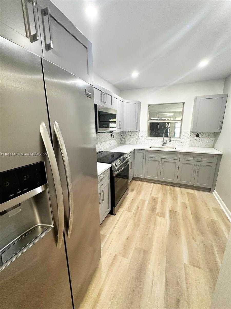 Small Image of 5824 BLUEBERRY CT #58, Lauderhill Number 16