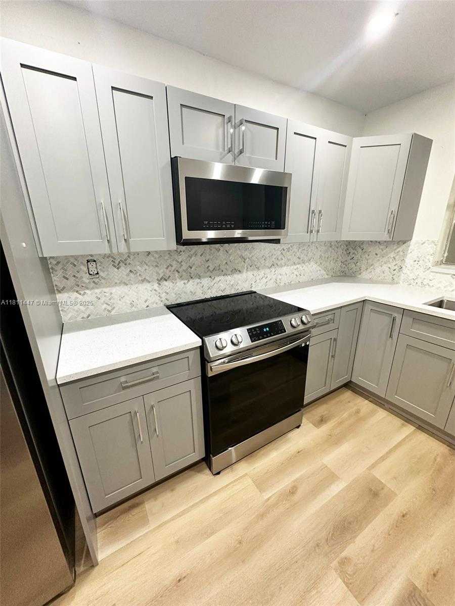 Small Image of 5824 BLUEBERRY CT #58, Lauderhill Number 2