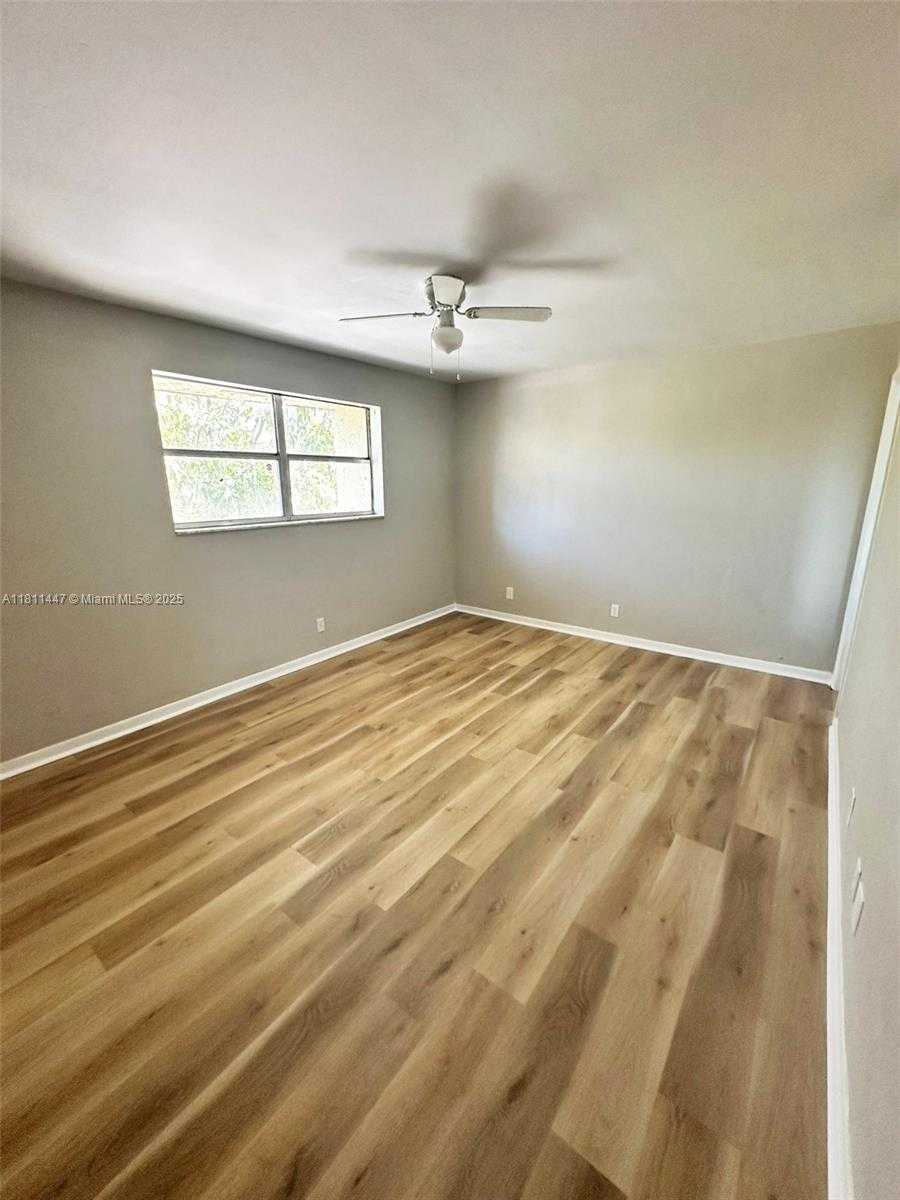 Small Image of 5824 BLUEBERRY CT #58, Lauderhill Number 3