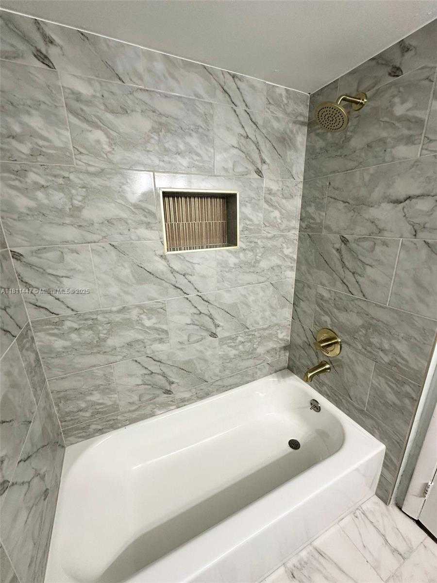 Small Image of 5824 BLUEBERRY CT #58, Lauderhill Number 4