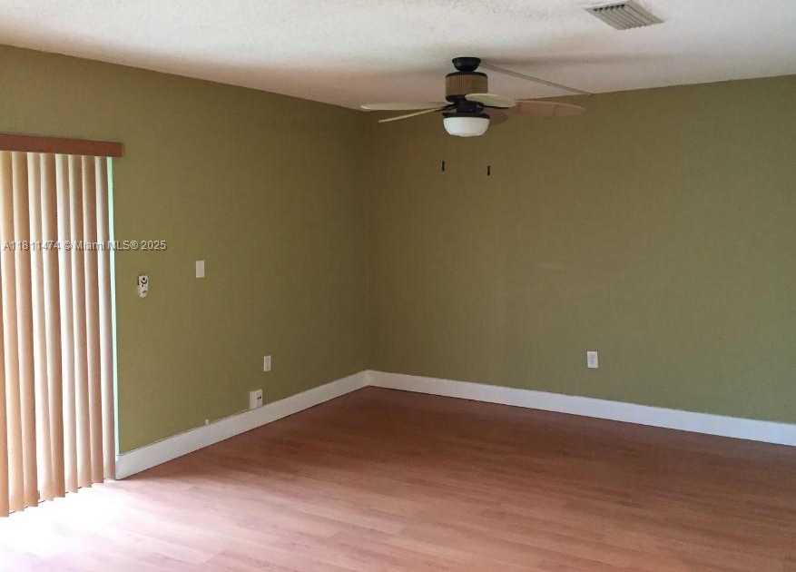 Small Image of 9365 FONTAINEBLEAU BLVD #E225, Miami Number 3