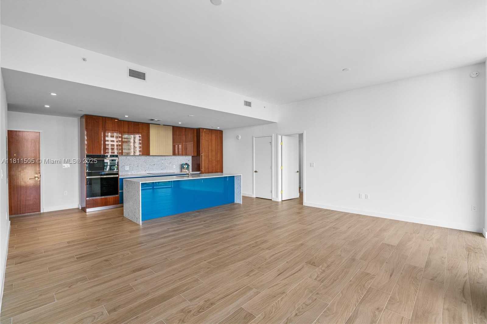 Small Image of 2678 TIGERTAIL AVE #513, Coconut Grove Number 10