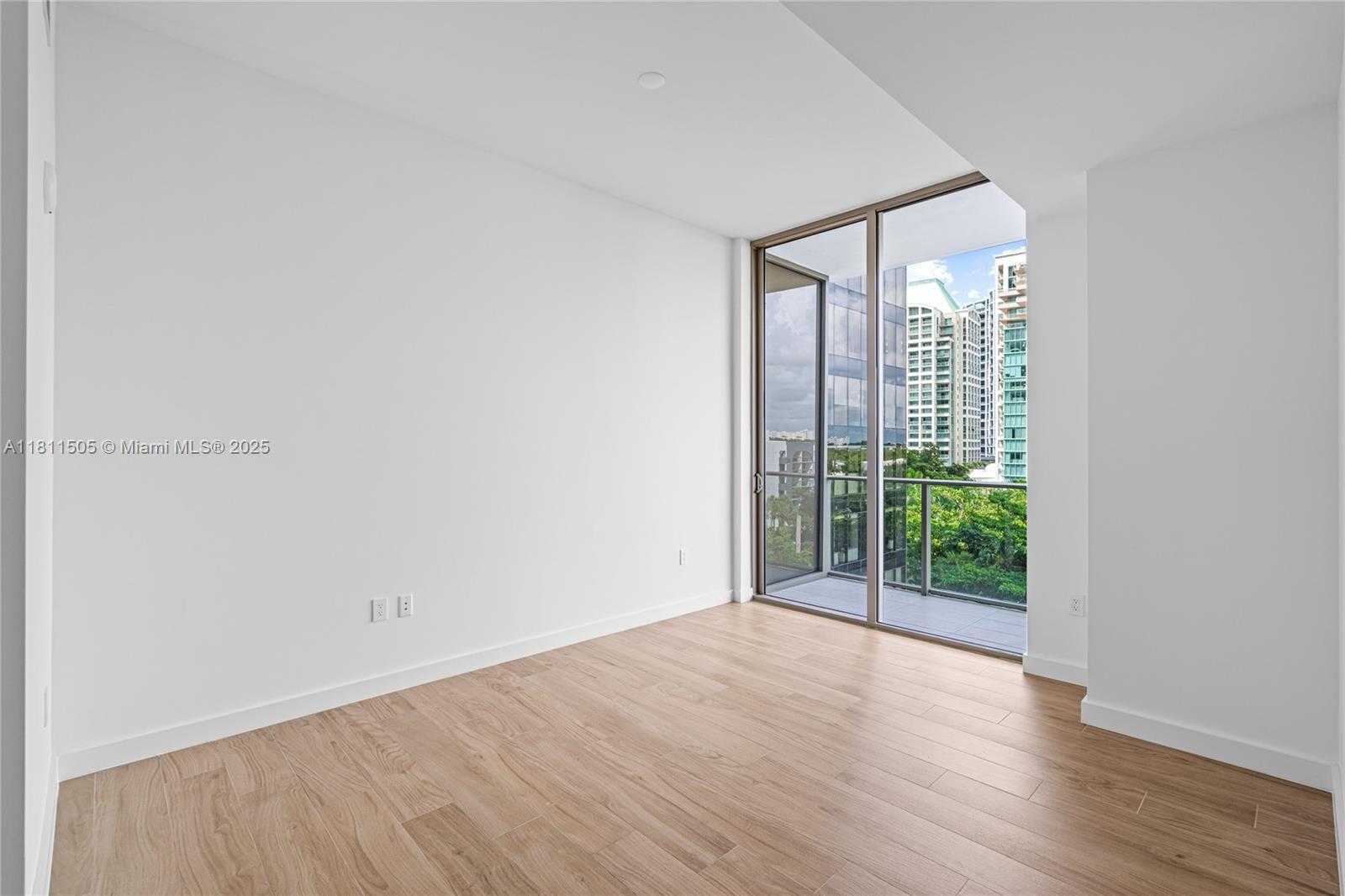 Small Image of 2678 TIGERTAIL AVE #513, Coconut Grove Number 11