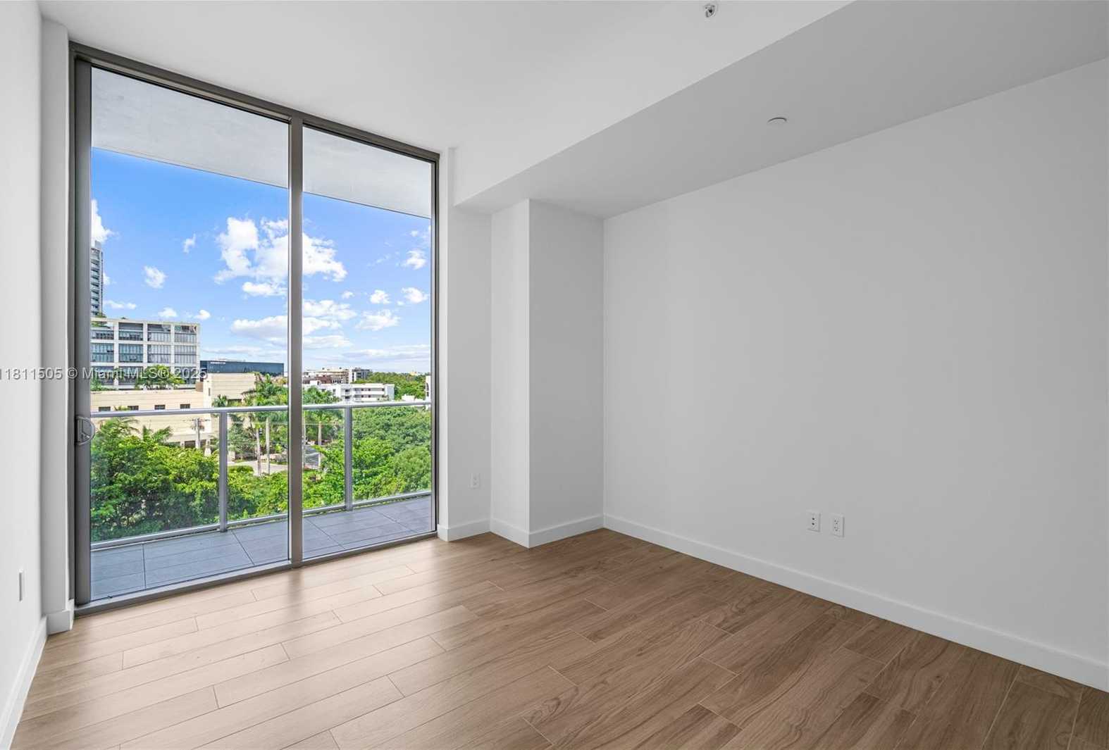 Small Image of 2678 TIGERTAIL AVE #513, Coconut Grove Number 12
