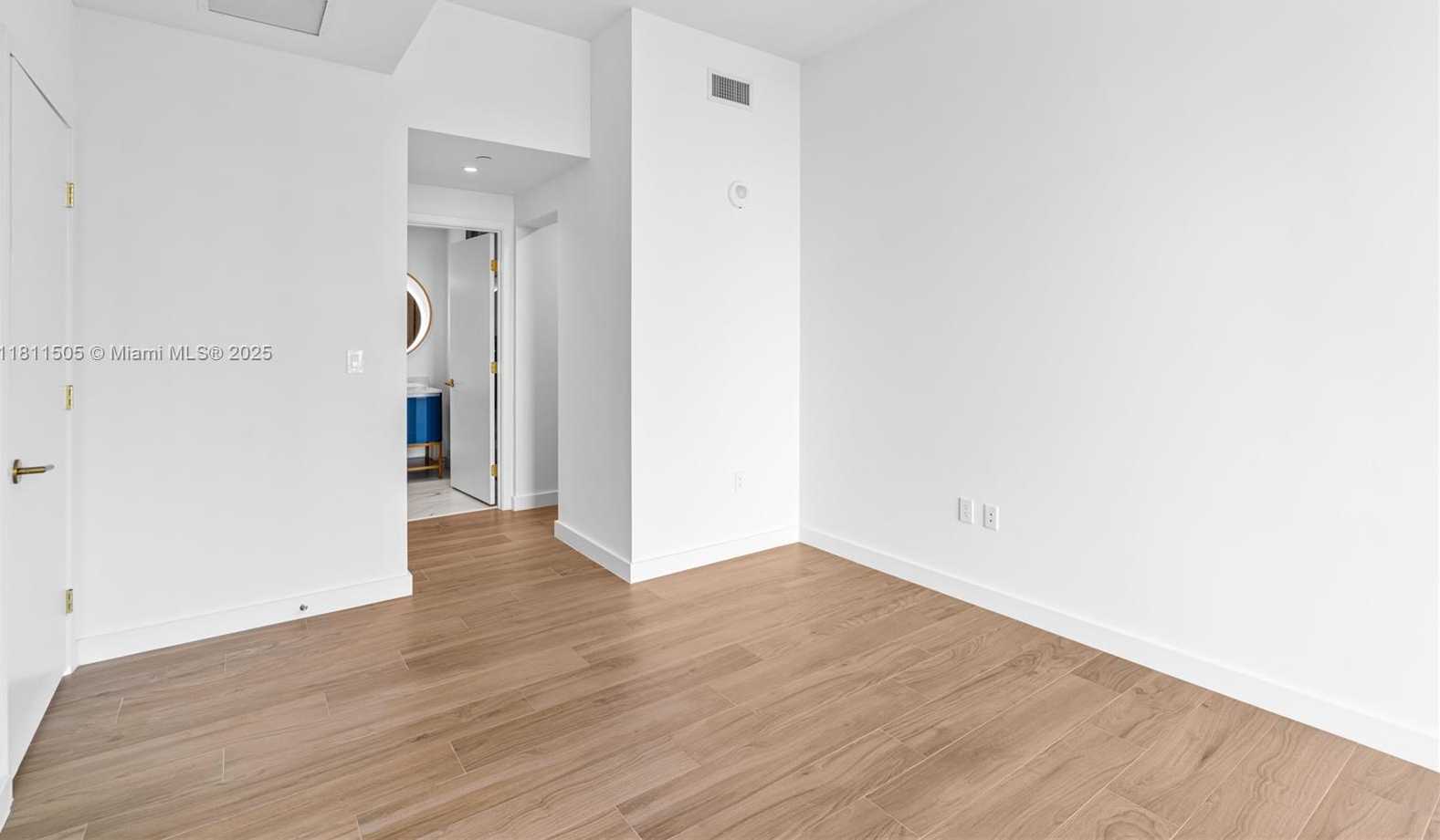 Small Image of 2678 TIGERTAIL AVE #513, Coconut Grove Number 13