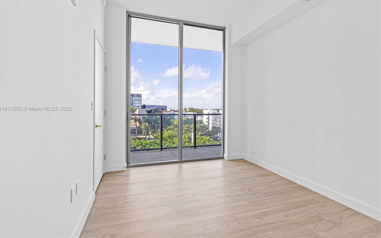 Small Image of 2678 TIGERTAIL AVE #513, Coconut Grove Number 18