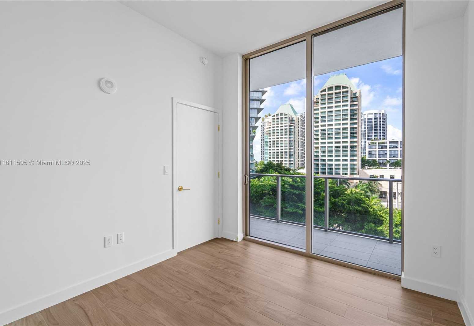 Small Image of 2678 TIGERTAIL AVE #513, Coconut Grove Number 19