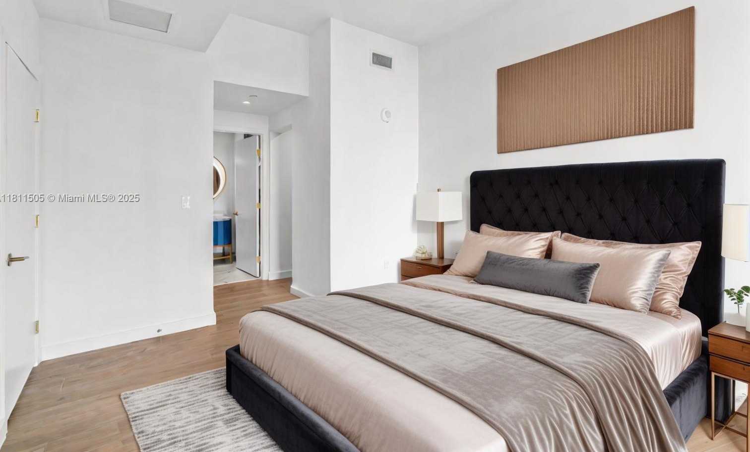 Small Image of 2678 TIGERTAIL AVE #513, Coconut Grove Number 2