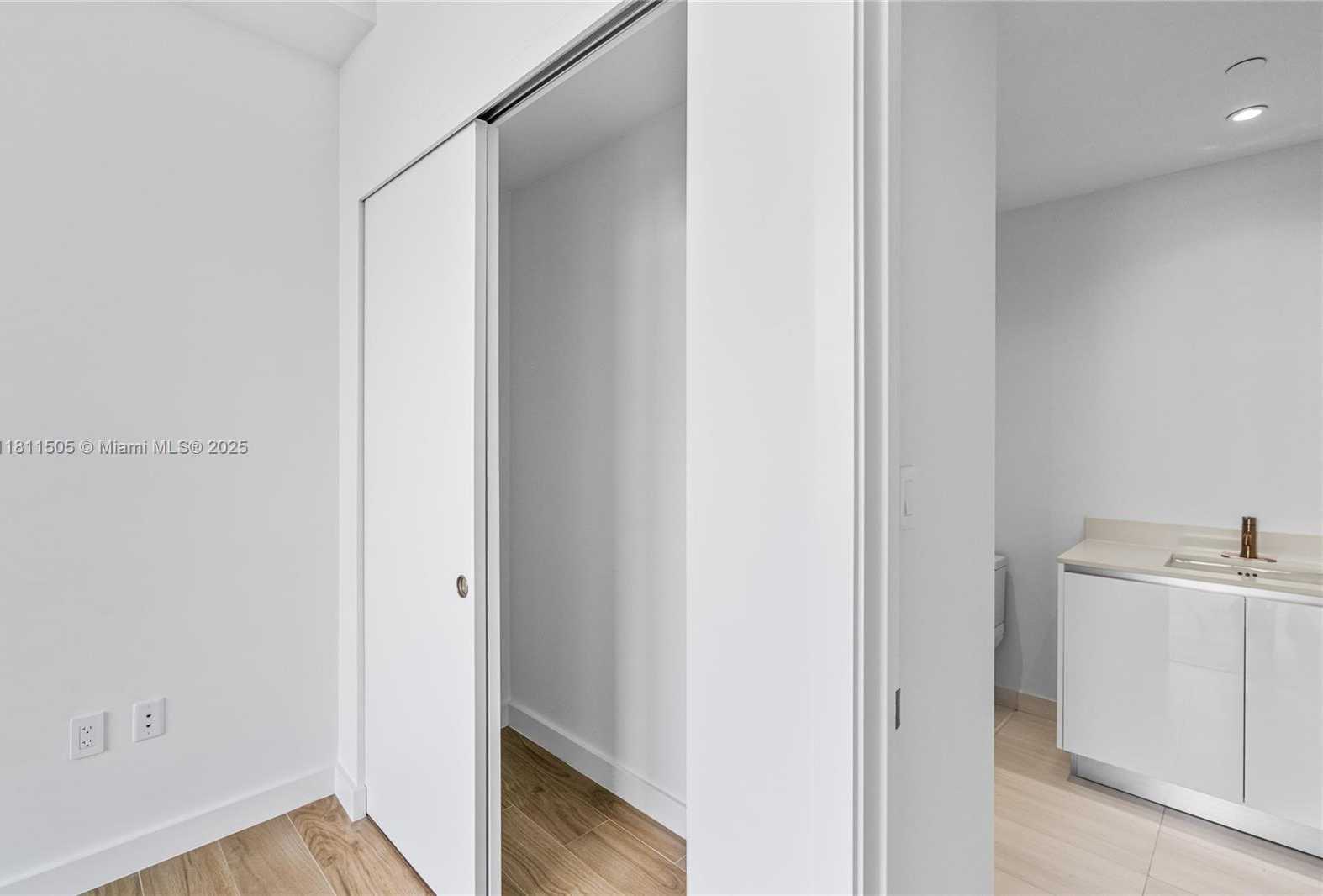 Small Image of 2678 TIGERTAIL AVE #513, Coconut Grove Number 21