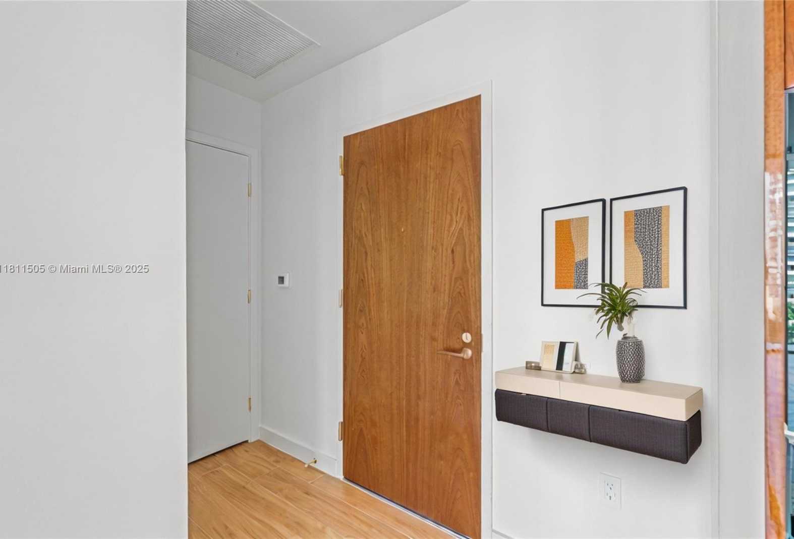 Small Image of 2678 TIGERTAIL AVE #513, Coconut Grove Number 4