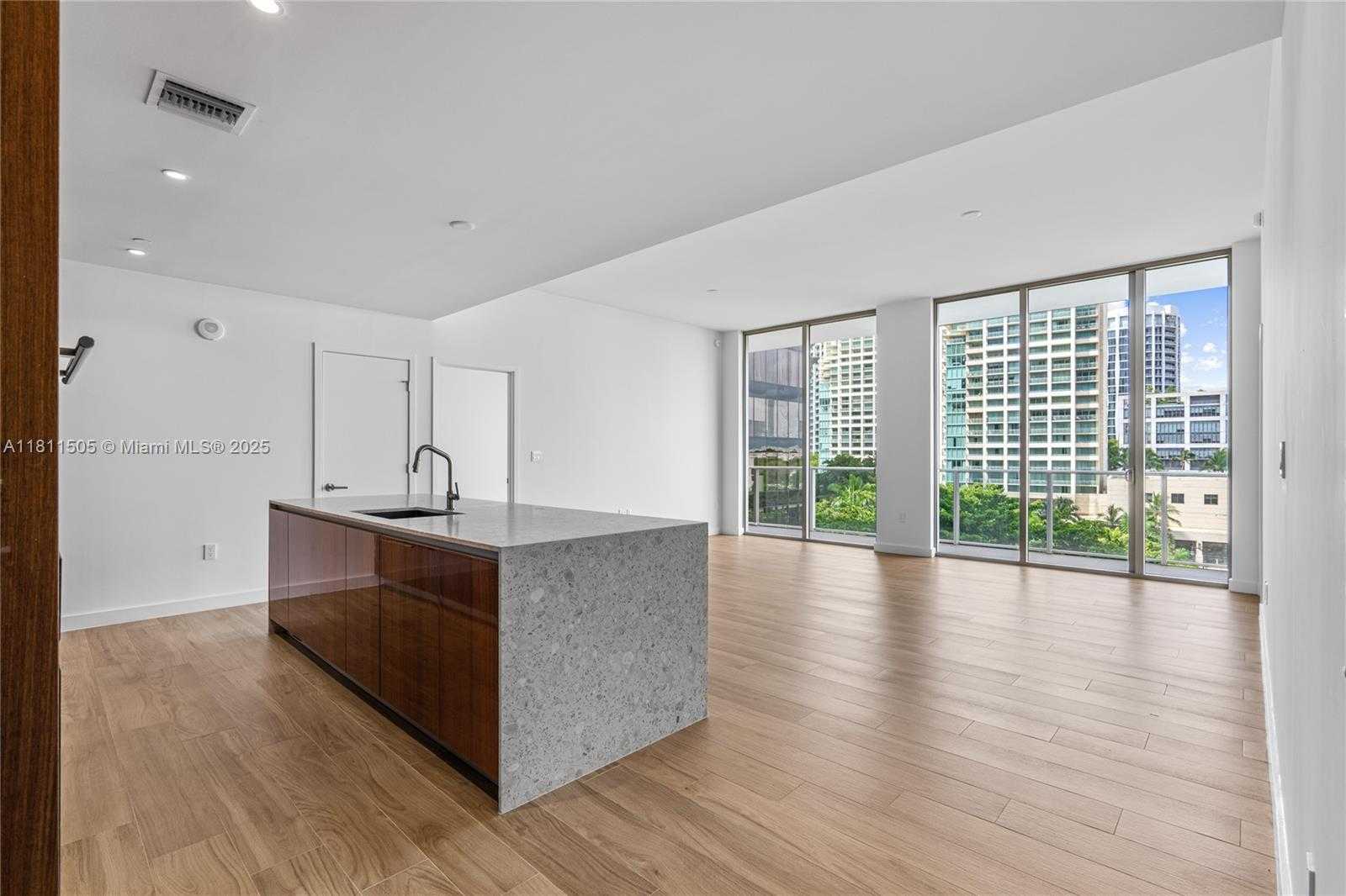 Small Image of 2678 TIGERTAIL AVE #513, Coconut Grove Number 5