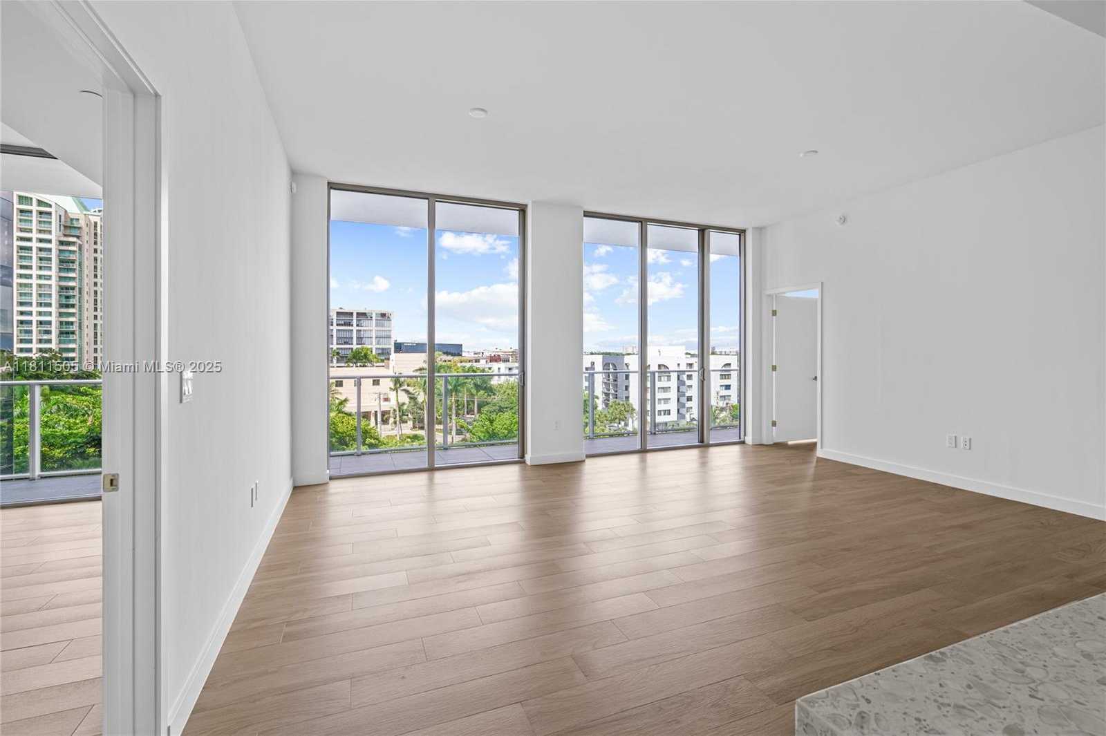 Small Image of 2678 TIGERTAIL AVE #513, Coconut Grove Number 9