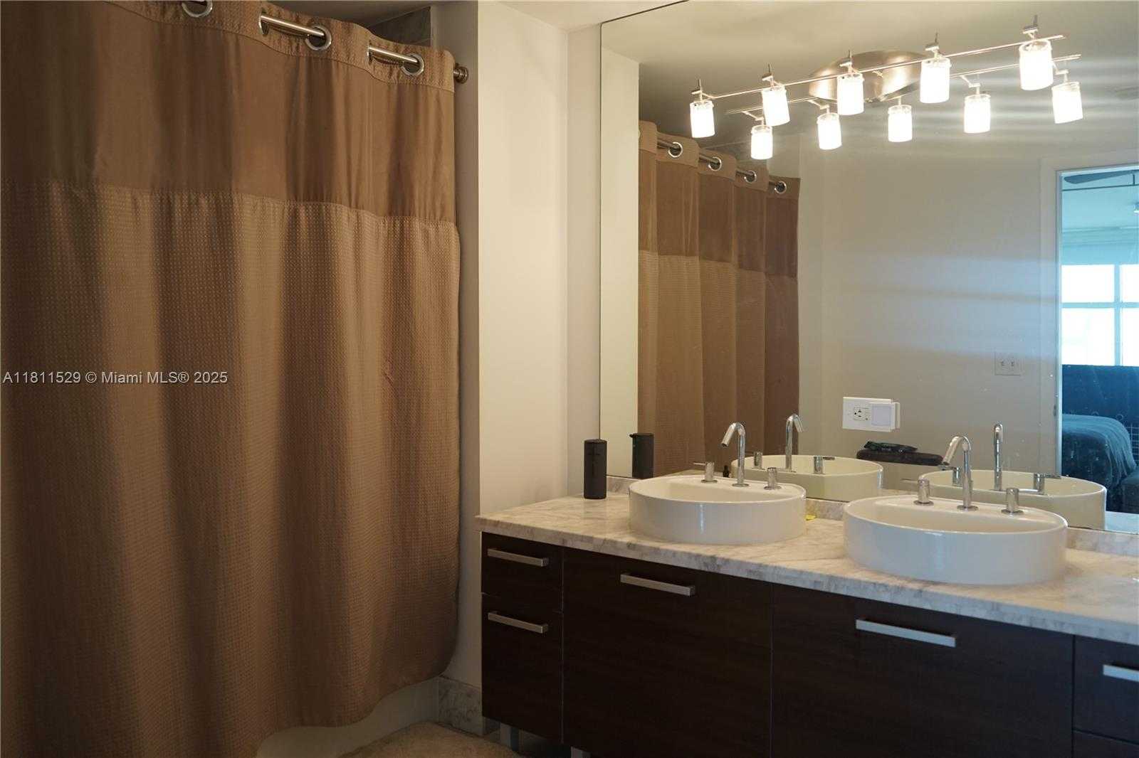 Small Image of 244 BISCAYNE BLVD #644, Miami Number 30